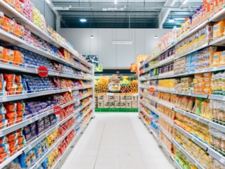 Optimizar el almacenamiento en cocinas industriales con estanterías alimentarías